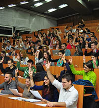 Подкрепа за специалности с намаляващ прием