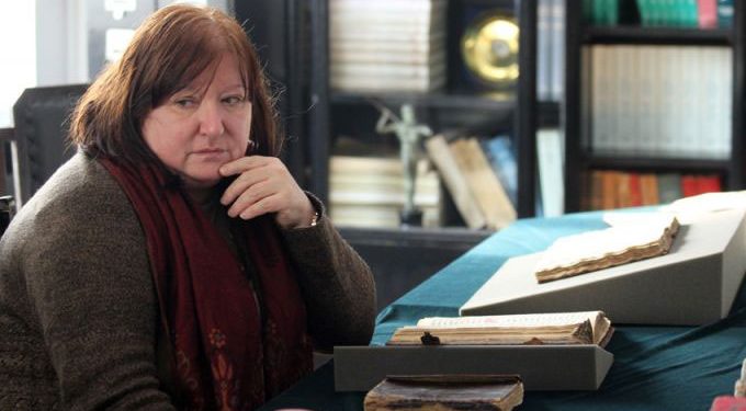 Студенти от Неапол редят глаголица на пергамент