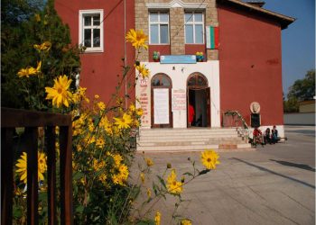 Училище с нищо несравнимо