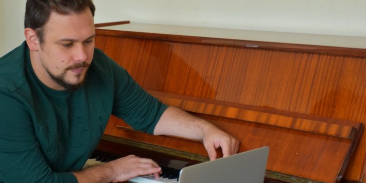 Да развиваш талант от разстояние