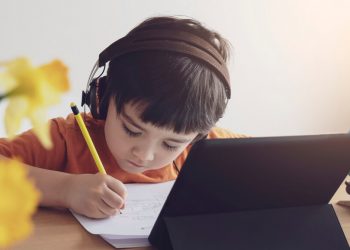 Онлайн обучението е компенсаторна аварийна система