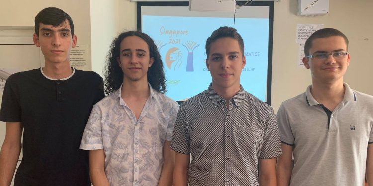 4 отличия и по информатика