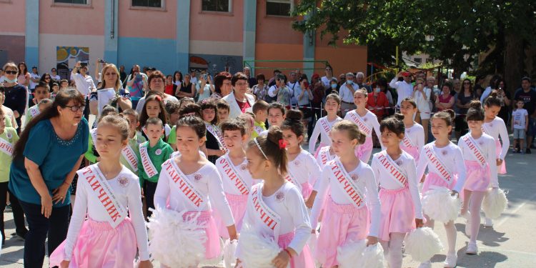 Дом на знанието на 160 години