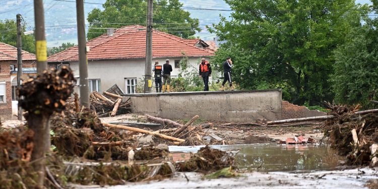 Учени изследват рискови природни явления