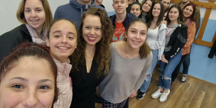 Да се влюбиш в сцената за едно междучасие