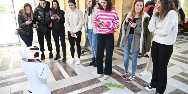 Назначават робот в УНСС