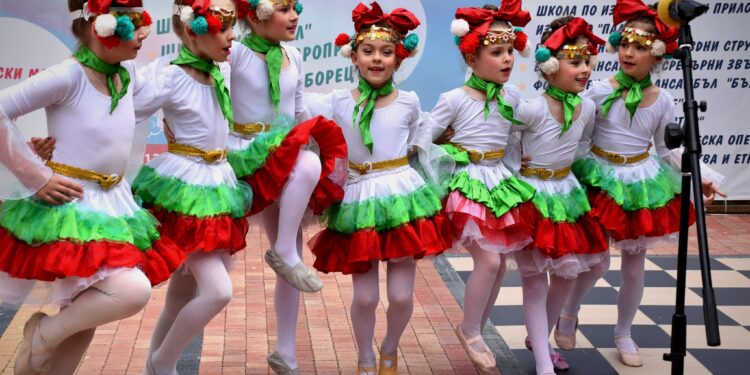 По килватера на времето