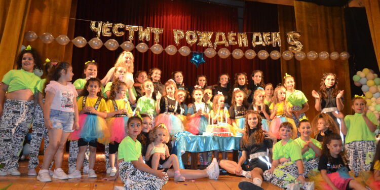 Танцът възпитава