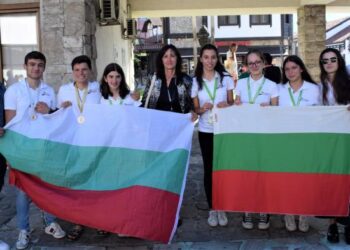 Пълен комплект от медали за младите лингвисти