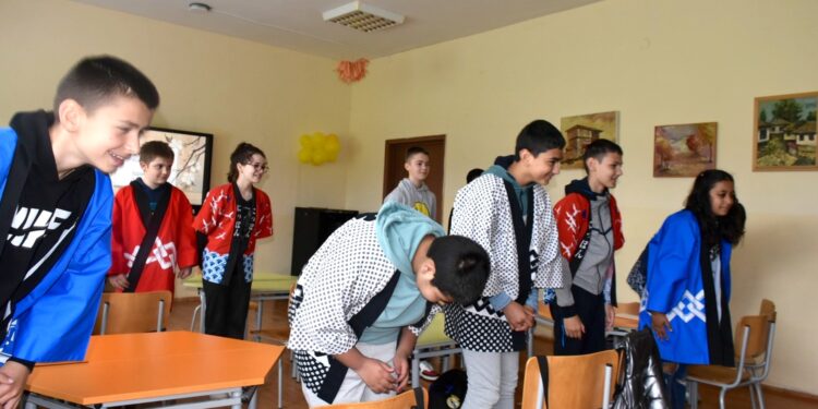 Да приготвиш обенто, да засадиш сакура