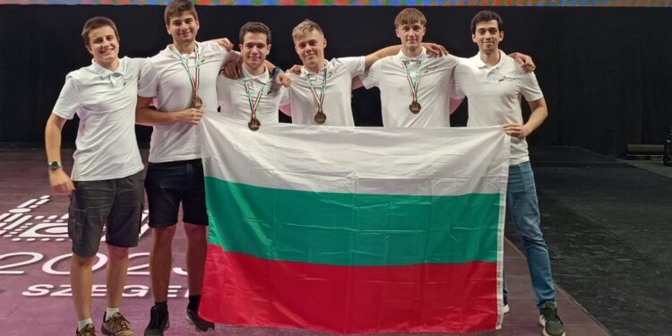 Четири отличия за информатиците