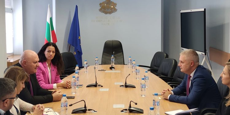 Всеки ученик с безплатен офис пакет на до 5 устройства