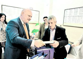 Министър Цоков провери разширението на школото в Рибново