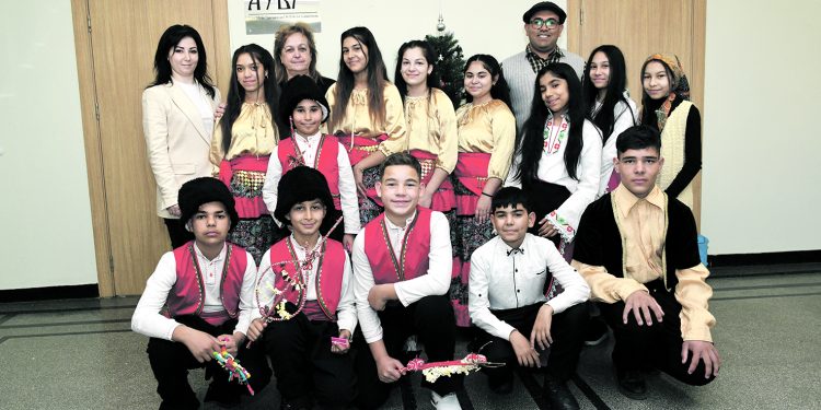 Сурвакари от Белозем на гости на „Аз-буки“