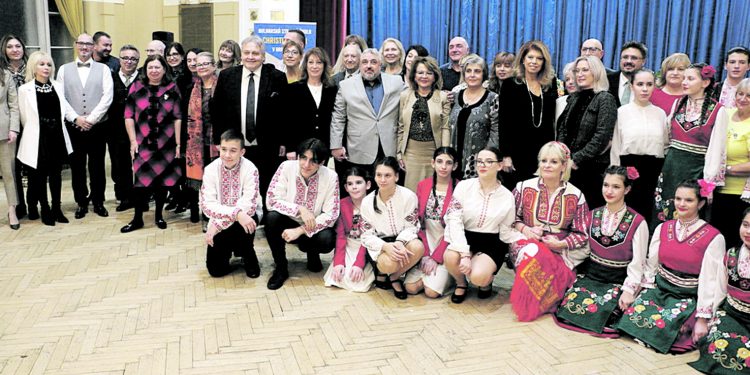 Да пишеш и да четеш на два езика в I клас