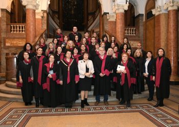 45 учители със свидетелствата за завършена първа ПКС