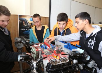 Гимназии разкриват нови специалности