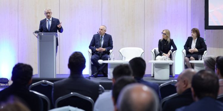 Премиерът: Заради фрагментирана система на висшето образование пропускаме възможности