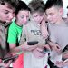 Децата са близо 3 часа дневно на смартфона си