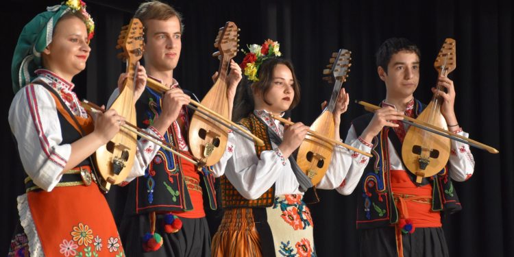 Мелодията на традициите: Наградиха призьорите в XXIX национален детски фолклорен конкурс „Диньо Маринов“