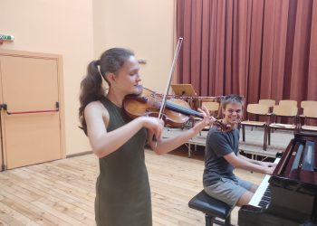 Ученици свирят литература