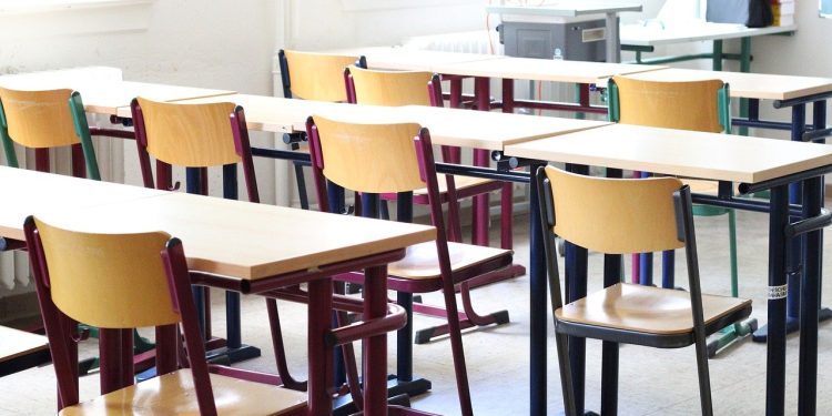 Създават специализирани класни стаи по български език в четири училища в Тараклия