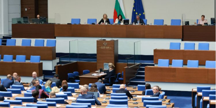 Забраниха продажбата на вейпове на деца