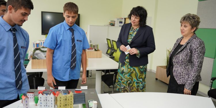 Девет училища с нови корпуси за първия учебен ден