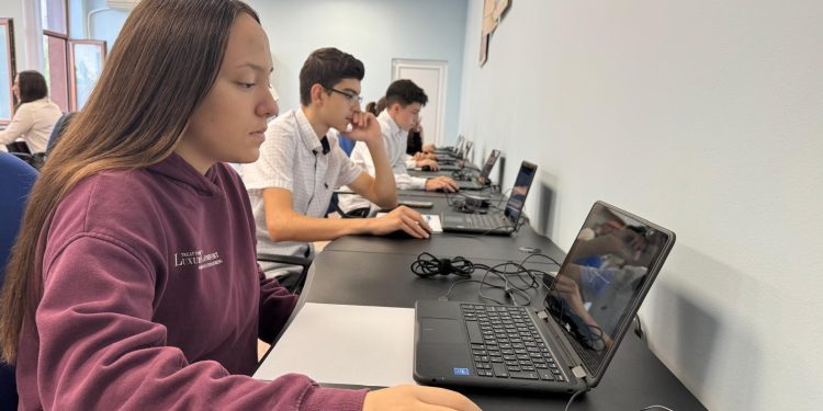 Близо 45 000 деветокласници преминаха теста по природни науки