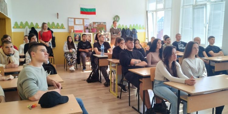 УниБИТ приема с предимство ученици от столичното 29. СУ