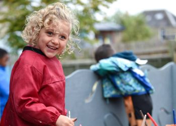 В центъра са децата