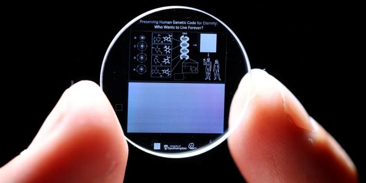 Учените съхраниха човешкия геном за милиарди години