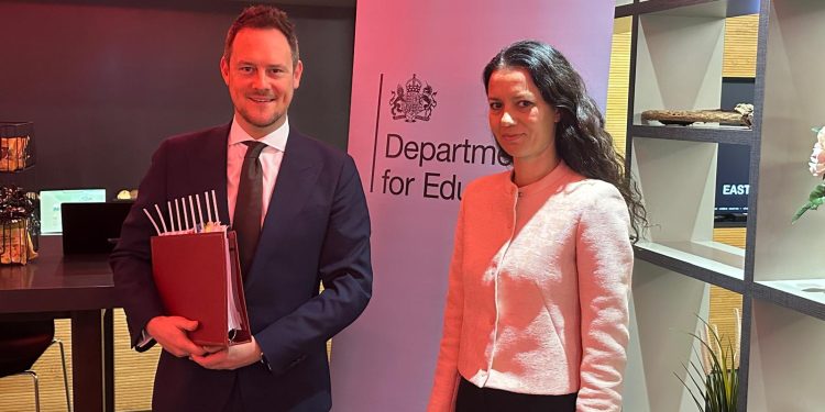 Заместник-министърът на образованието и науката Наталия Митева обсъди с министъра на ранното образование на Обединеното кралство Стивън Морган двустранното сътрудничество в сферата на образованието