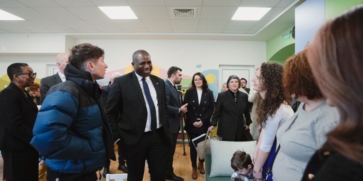 Външният министър на Великобритания Дейвид Лами обяви от България началото на глобална кампания за насърчаване на грижата от семеен тип за децата по света