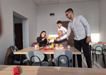 Хотел в училищния двор