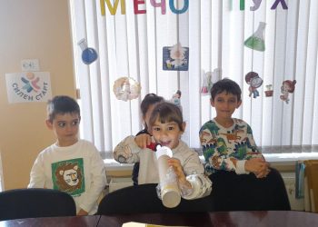 Малки изследователи от Троян правят експерименти в детска лаборатория