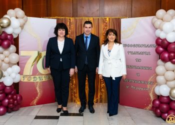 Професионалната гимназия по икономика и мениджмънт в Пазарджик отбелязва 70-годишнина