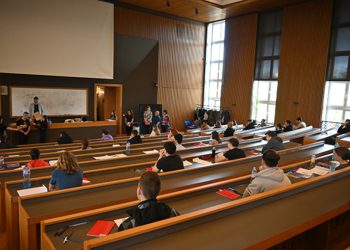 По-малко места за студенти в държавна поръчка