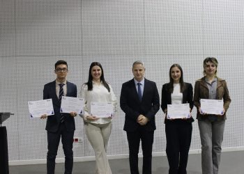 В Института по полимери разработват продукт, който да защитава пчелите