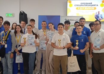 Битка на роботи край морето