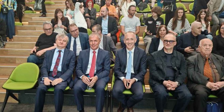 Министър Вълчев гостува на Нов български университет