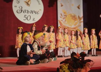 Снимка на броя: Царство на децата