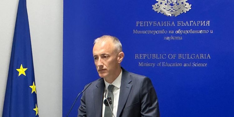 Министър Красимир Вълчев:  Предлагаме въвеждане на час по добро