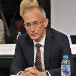 Ще инициирам промяна в Закона за предучилищното и училищното образование, която да ограничи възможността кметовете на общини да обявяват еднолично неучебни дни, написа министърът на образованието и науката Красимир Вълчев