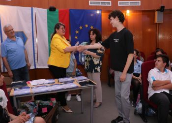 Вселената на длан