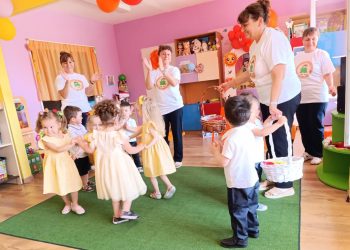 „Утринна история“ за 300 деца в яслите