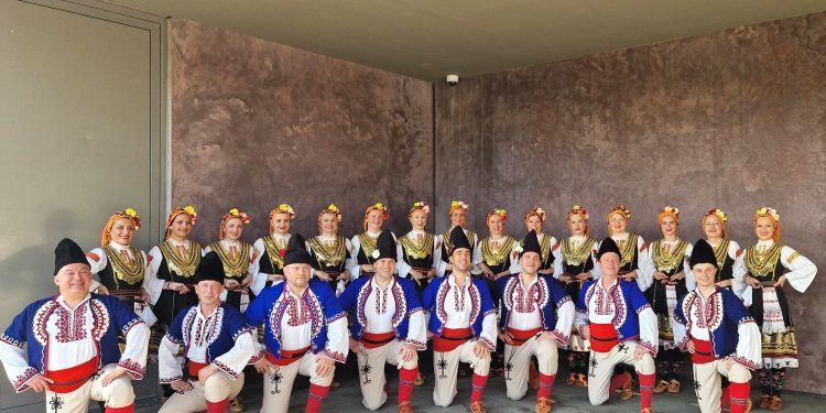 Това е истински събор – с хора́ и песни на мегдана