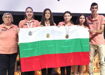 Пълен комплект медали за България от Европейската олимпиада по информатика за момичета