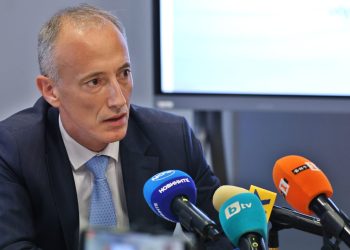 Общият брой на часовете по математика в двата гимназиални етапа да се увеличи с 25%, а тези по български език и литература да нараснат с 12 на сто. Това предлагат от МОН с проект за промени на рамковите учебни планове