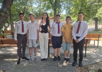 Мис България Симона Петрова даде начало на кампания за закупуването на дефибрилатори за всяко училище